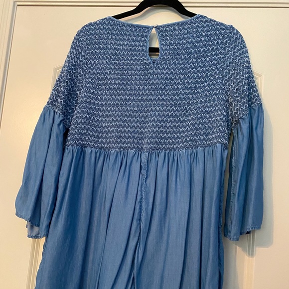 Crown & Ivy lightweight denim dress with smocking - Picture 2 of 9